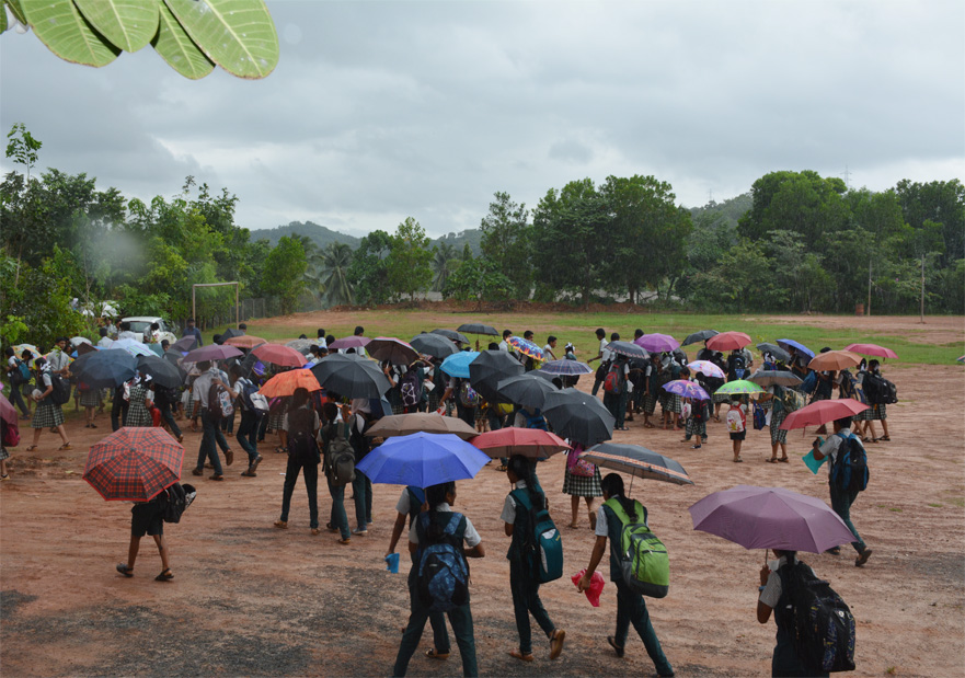 june5th-students_in_rain-image