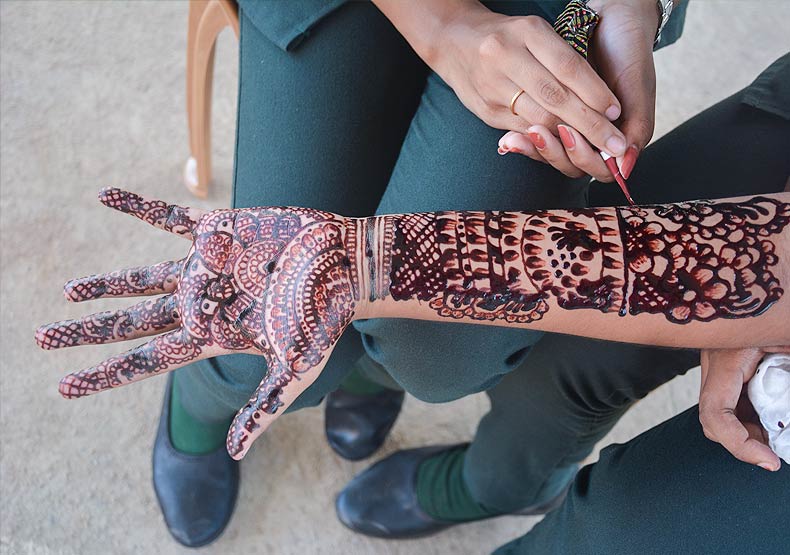 face-art-mehndi-benhill school
