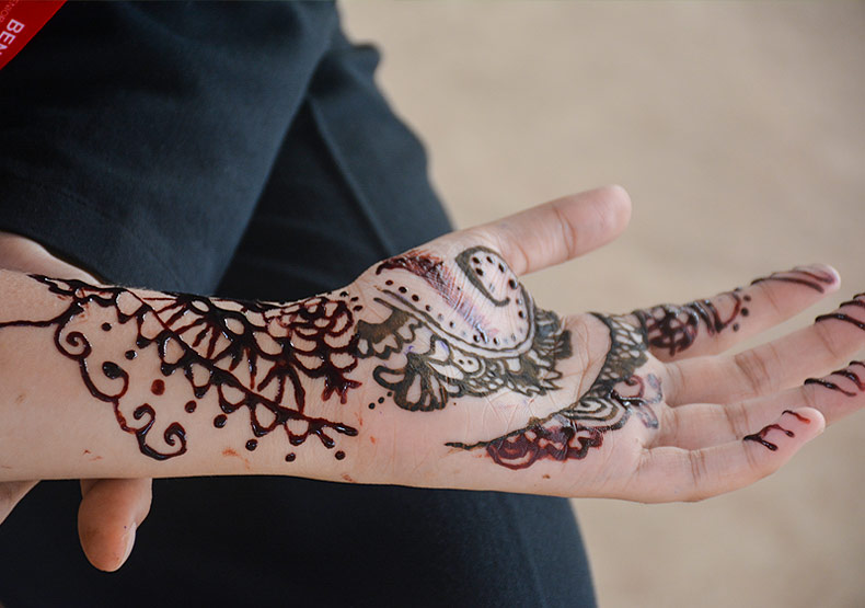 face-art-mehndi-benhill school