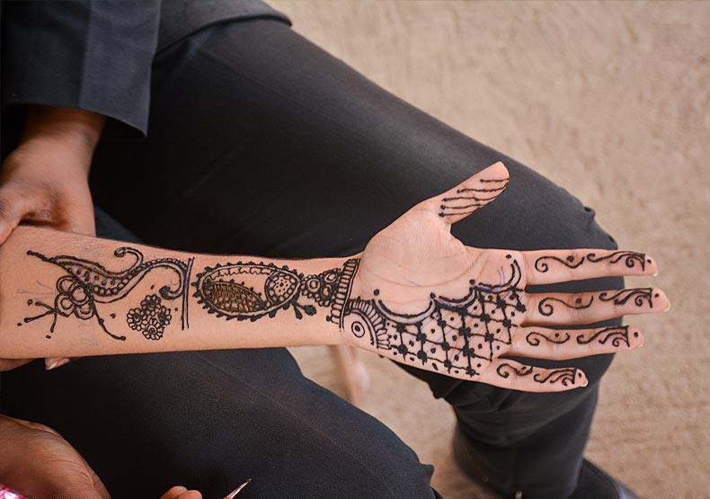 face-art-mehndi-benhill school