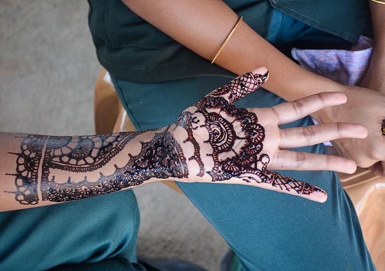 face-art-mehndi-benhill school