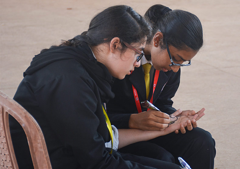 face-art-mehndi-benhill school