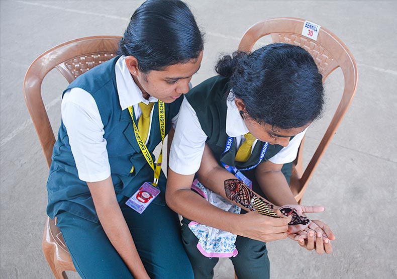 face-art-mehndi-benhill school