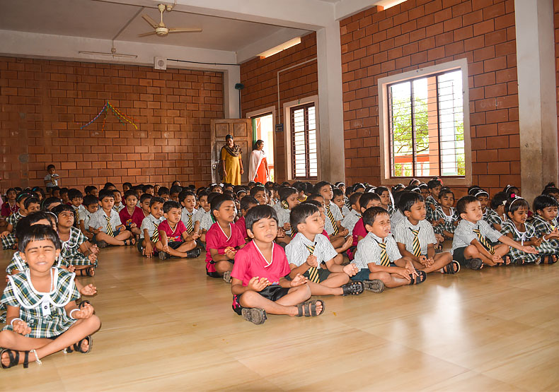 Benhill english school yoga day 2019